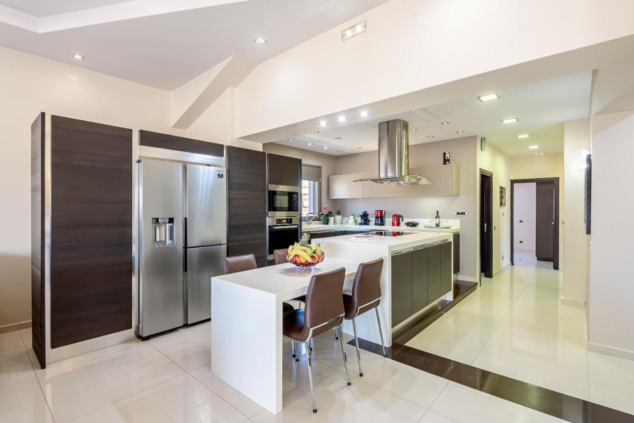 Luxury Villa In City Center With Rooftop Swimming Pool Chania  Exterior foto